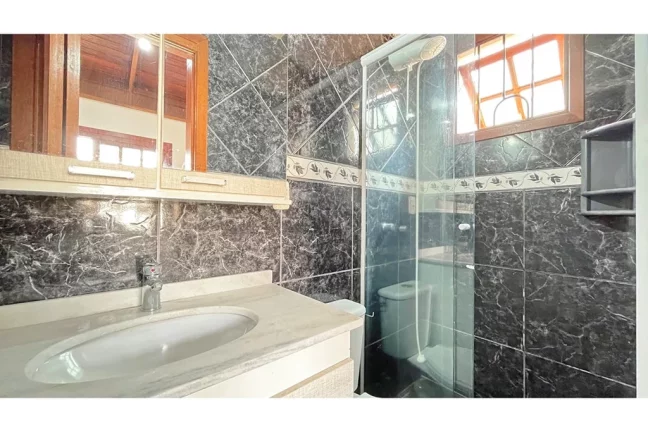 Imagem Casa para venda no bairro Vila Nova em Porto Alegre