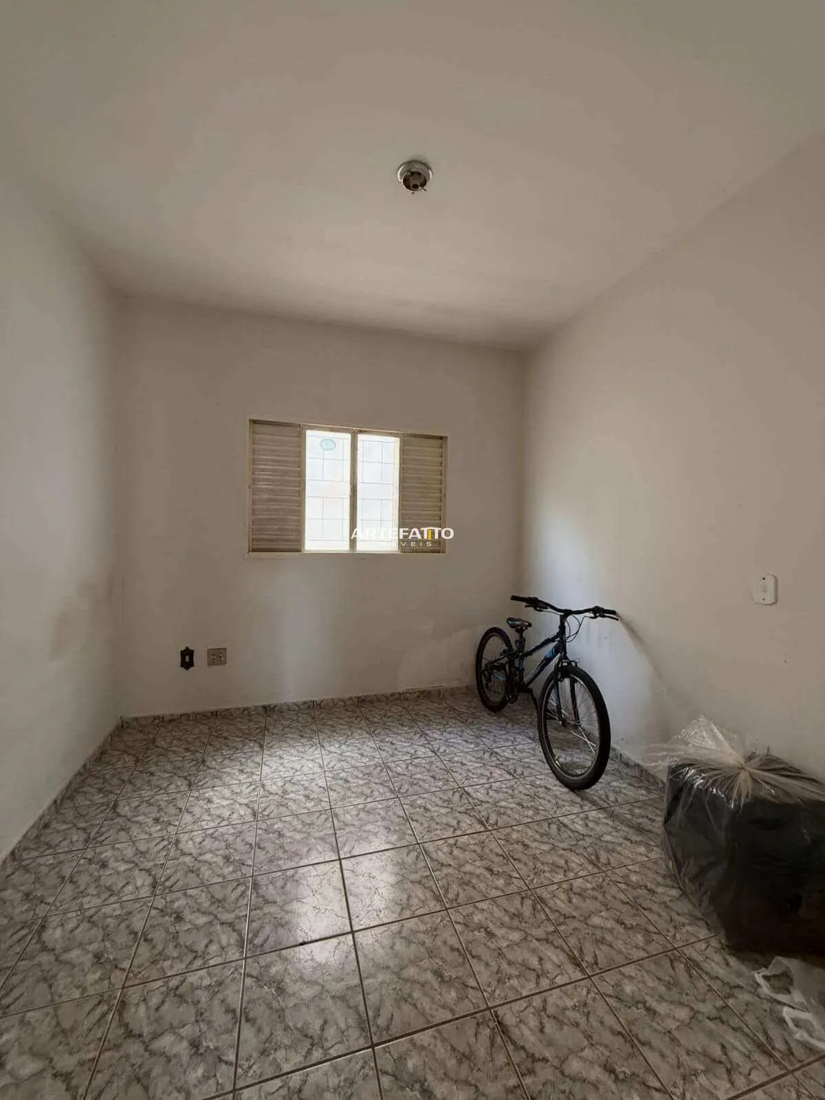 Imagem OPORTUNIDADE DE CASA NO RESIDENCIAL CHICO NECA EM TERRENO INTEIRO