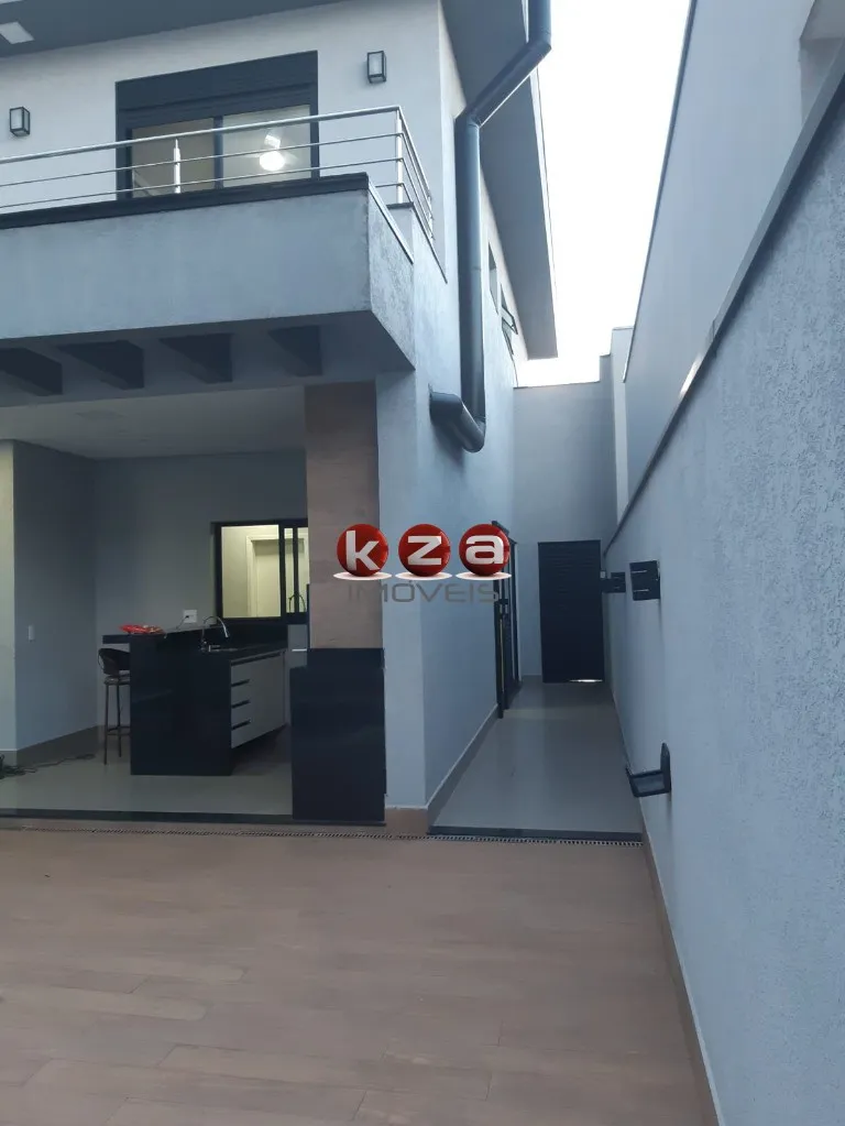 Imagem Casa de alto padrão em condomínio: 3 quartos, 3 suítes, 2 salas, 5 banheiros, 4 vagas, 200m² - Residencial Real Parque, Sumaré-SP.