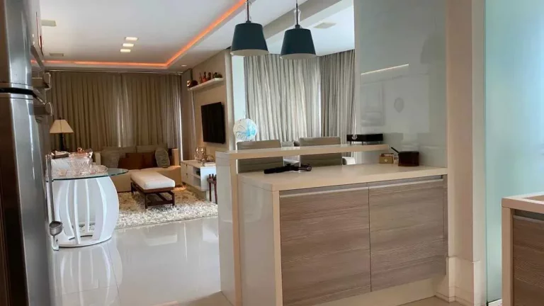 Imagem Apartamento vista mar mobiliado com 3 suítes e 3 vagas de garagem no Centro de Balneário Camboriú