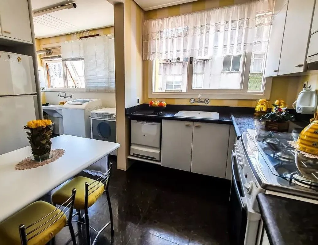 Imagem Vende-se apartamento com 3 quartos (1 suíte), 2 sacadas com churrasqueira, 132m² e 2 vagas - Auxiliadora