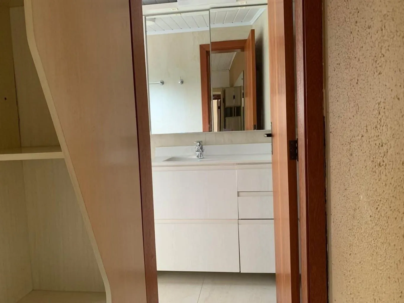 Imagem Casa em Condomínio de 3 dormitórios à venda em Tristeza, Porto Alegre.