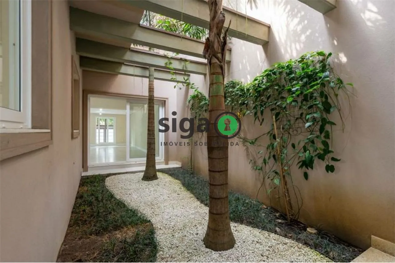Imagem Linda casa nos Jardins à venda de 724m2 área construída, 4 suítes 3 vagas de garagem