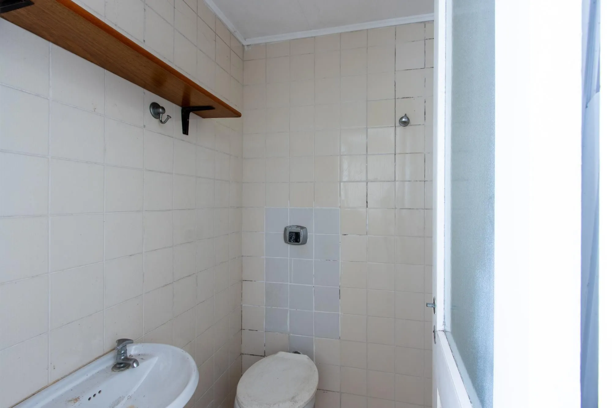 Imagem Cobertura com 137m², no Bairro Cristal, de 2 dormitórios, sento uma suíte, ampla sacada, churrasqueira, vista panorâmica, vaga coberta.