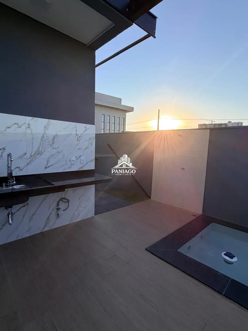 Imagem Casa Nova com 3 Suítes e Piscina à Venda no Condomínio Brisas