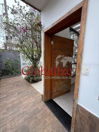 Imagem Casa com 4 dormitórios, edícula, vaga para 3 carros e quintal amplo na Ponta da Praia em santos por R$ 2.600.000,00