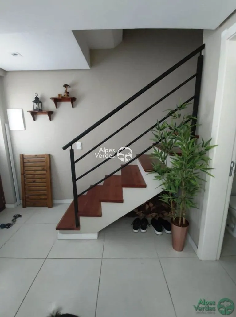 Imagem Vende-se Casa Geminada á 5 minutos da Catedral de Pedra
