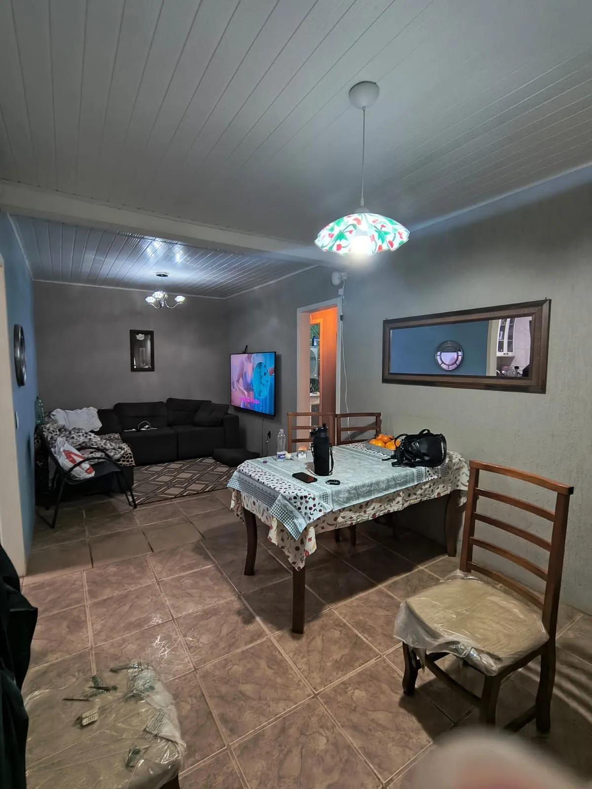 Imagem Casa de esquina com 3 dormitórios no bairro Campo Novo
