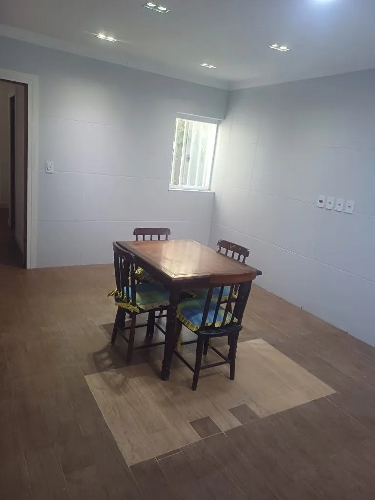 Imagem Casa à venda em Santo André-SP, bairro Santa Maria: 3 quartos, 1 suíte, 2 banheiros, 2 vagas, 136m². Venha conferir!