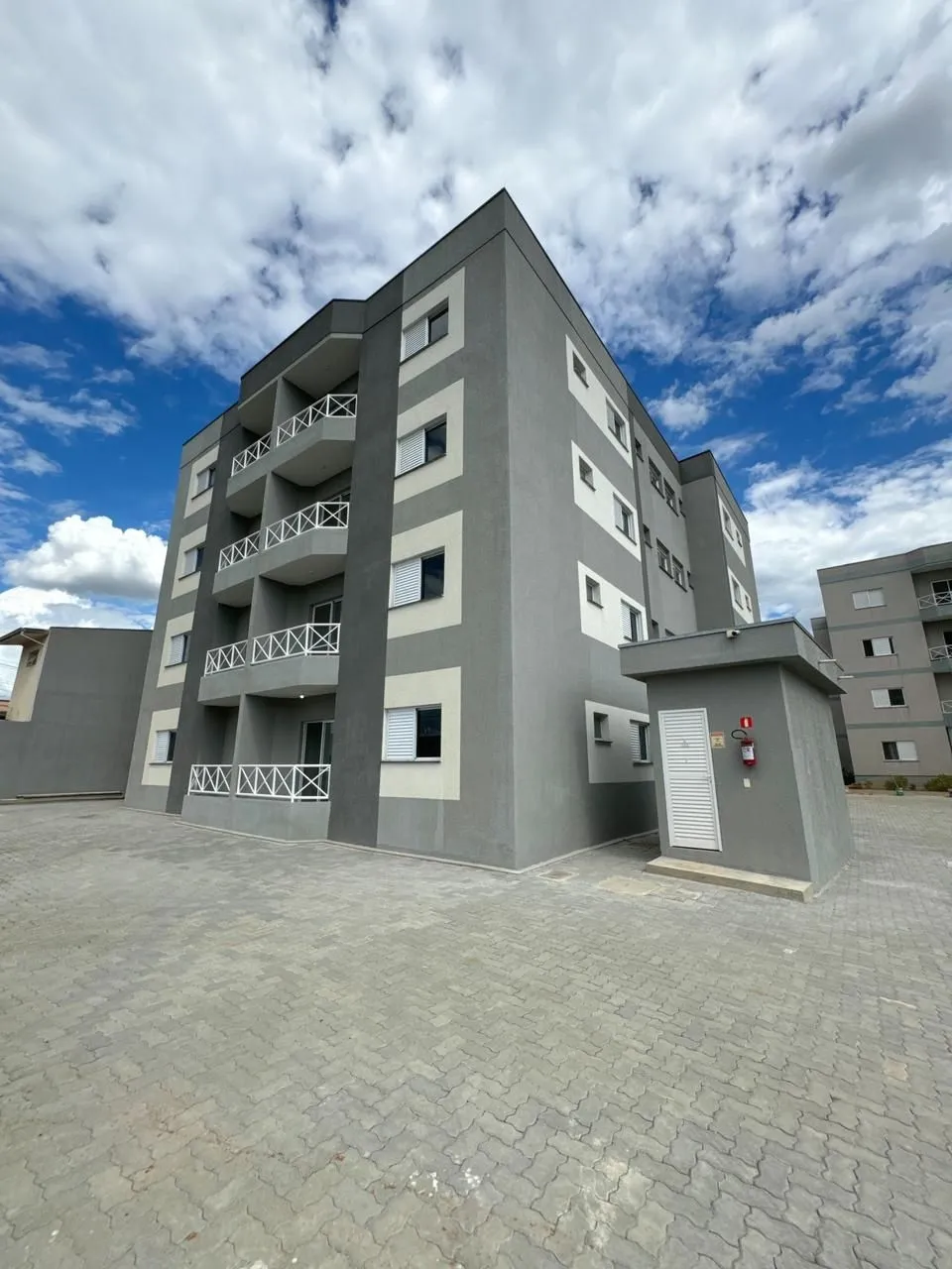 Foto do imóvel Apartamento novo com 2 dormitórios( 1 suíte) com 73 m2 no Crispim