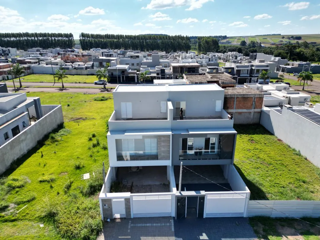 Imagem Sobrado de 248m² com Piscina em Cascavel - Recanto Tropical III - Venda