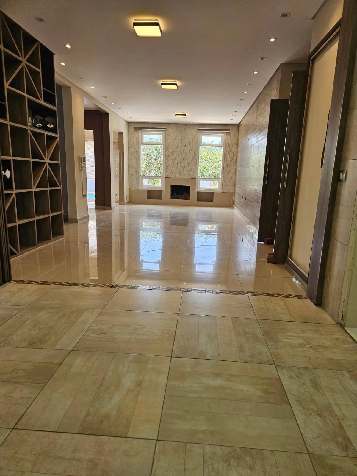 Imagem Linda Casa Nova em Higienópolis - 700m² de Terreno, 4 Suítes e Área de Lazer Completa