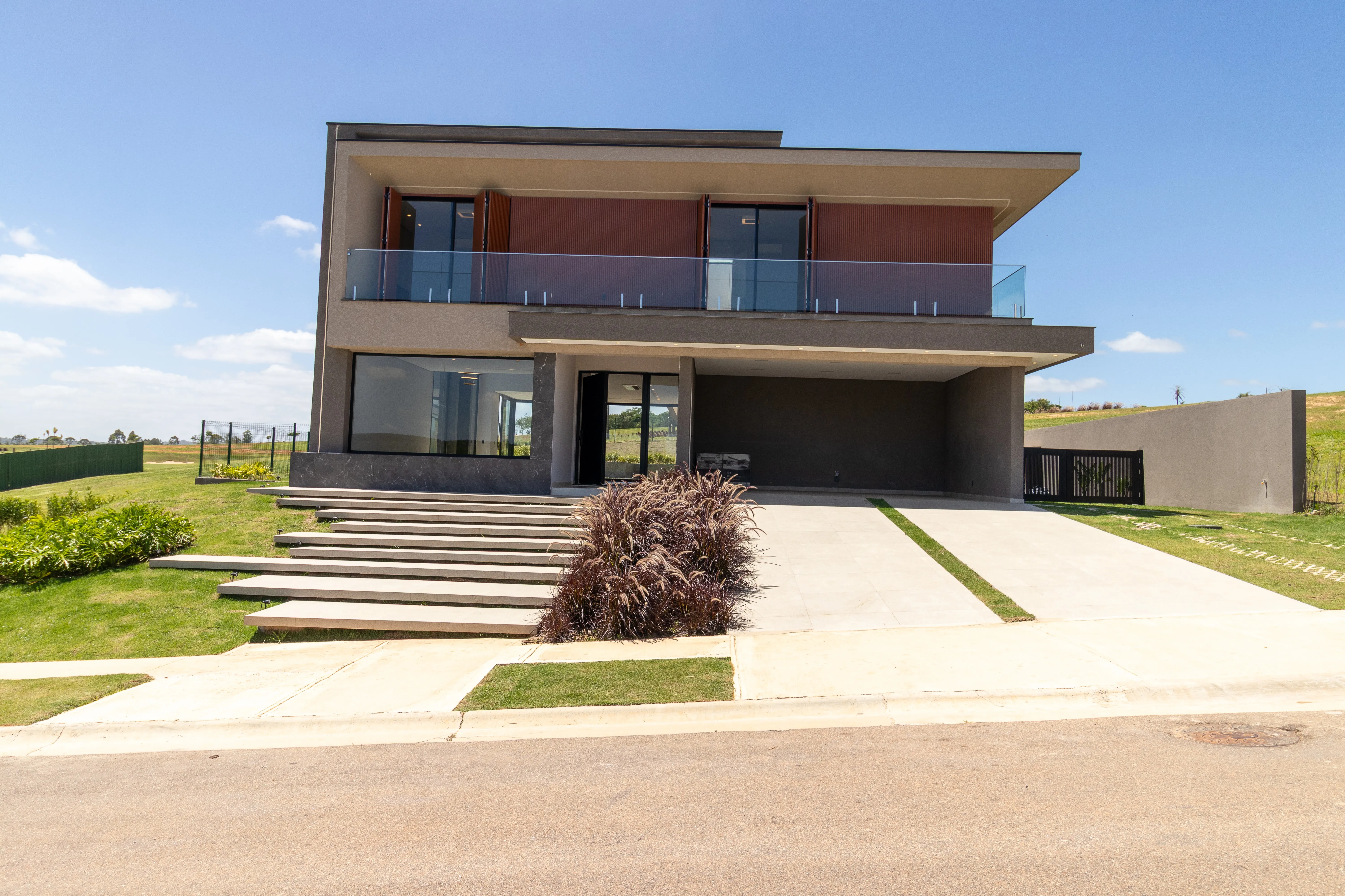 Imagem Condomínio Portofino | Reserva Ituparanga | 6 suítes | 720 m² | Piscina | Elevador | Sauna | Vista para a represa e campo de golfe.