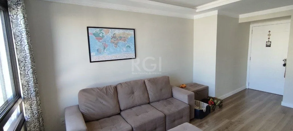 Imagem Excelente, amplo e ensolarado apartamento 3 dormitórios sendo 1 suíte, com living 2 ambientes, banheiro social, semimobiliado e com 2 vagas de garagem.