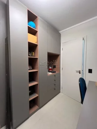 Imagem Apartamento com 190 M² com 3 dormitórios sendo os 3 suítes, 2 banheiros, sala, cozinha, varanda, ...