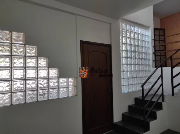 Imagem Chácara em Jundiaí, com ampla casa, escritório, galpão, área de lazer, piscina, bosque.