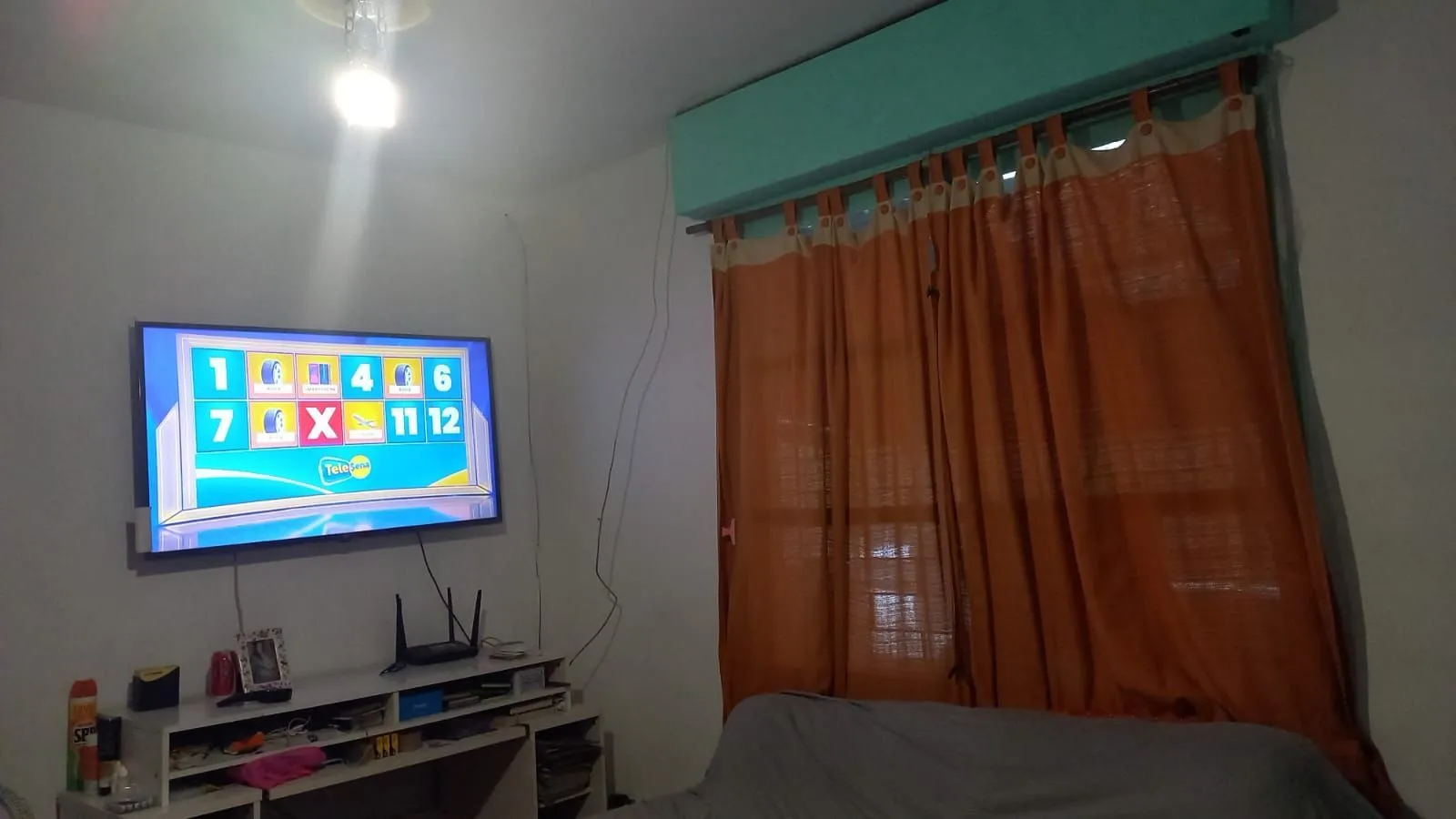Imagem CASA AMPLA, 2 DORMITÓTIOS, 1SUÍTE, SALA, COZINHA, BANHEIRO SOCIAL , 2 VAGAS DE GARAGEM E ÓTIMA LOCALIZAÇÃO!