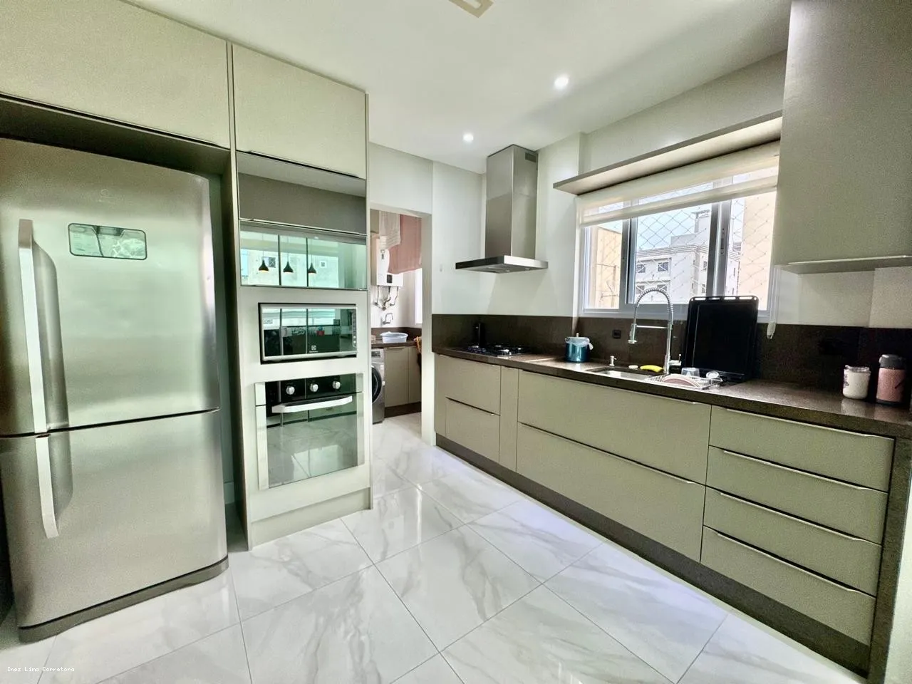 Imagem Apartamento para Venda em Itapema, Meia Praia, 3 dormitórios, 3 suítes, 4 banheiros, 4 vagas