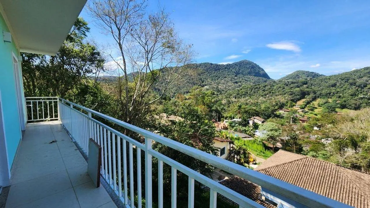 Imagem Casa em Condomínio para Venda em Teresópolis / RJ no bairro Albuquerque