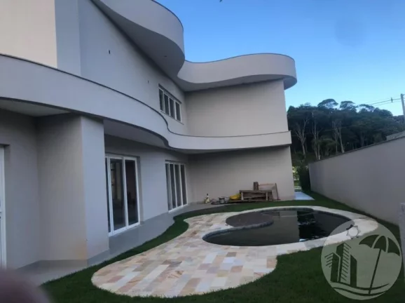 Imagem Linda casa no CALEDÔNIA em Camboriú com 3 Suítes de Esquina