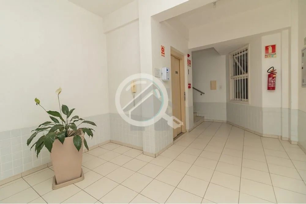 Imagem Apartamento com excelente localização, próximo à Av. Salvador França/PUCRS, Parques, Supermerca...