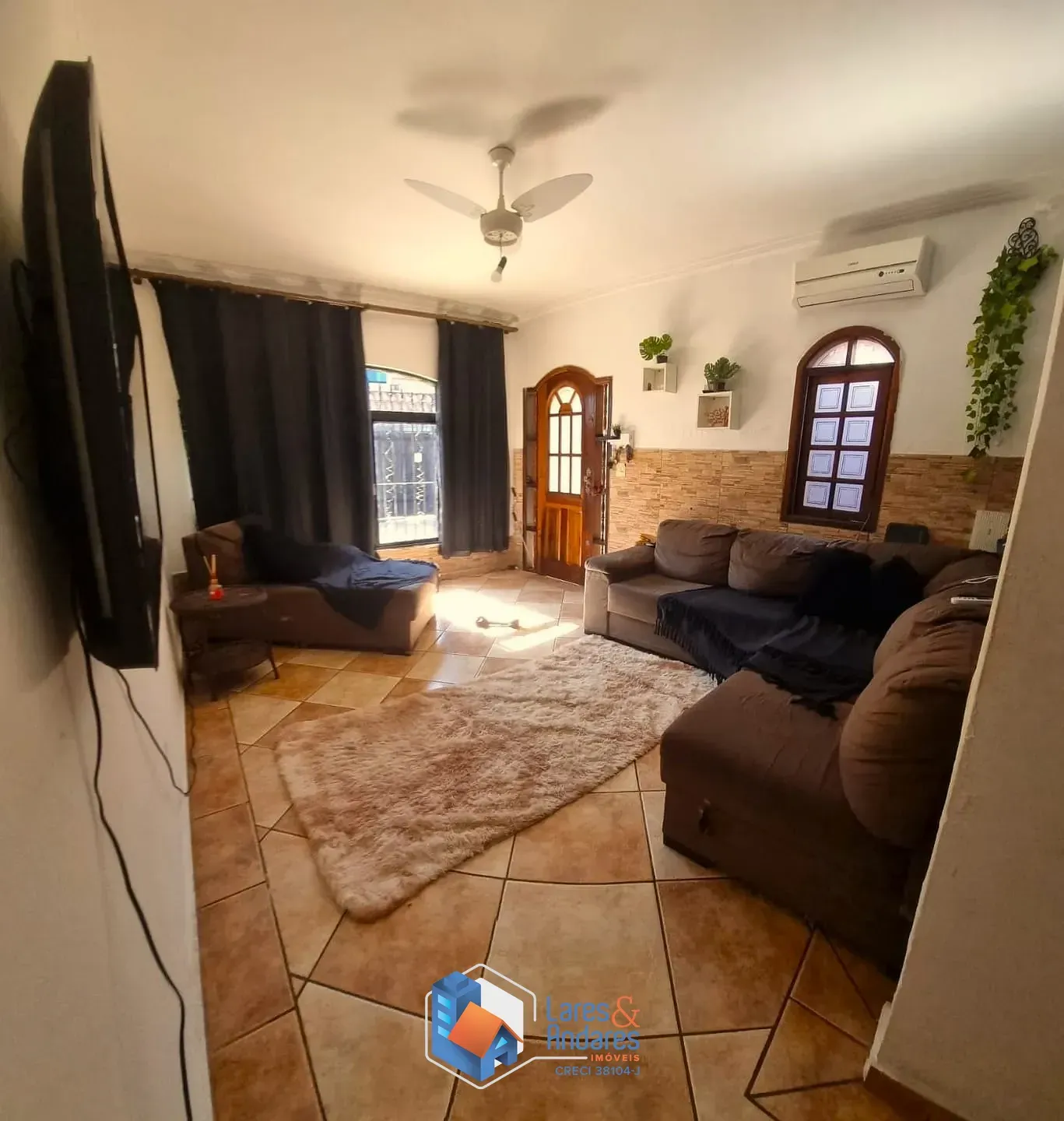 Imagem CASA À VENDA, COM 240 M², 3 DORMS (1 SUÍTE COM HIDRO), COZINHA COM MÓVEIS PLANEJADOS, ÁREA DE LAZER COM PISCINA E 4 VGS - SANTA TERESINHA - SÃO PAULO