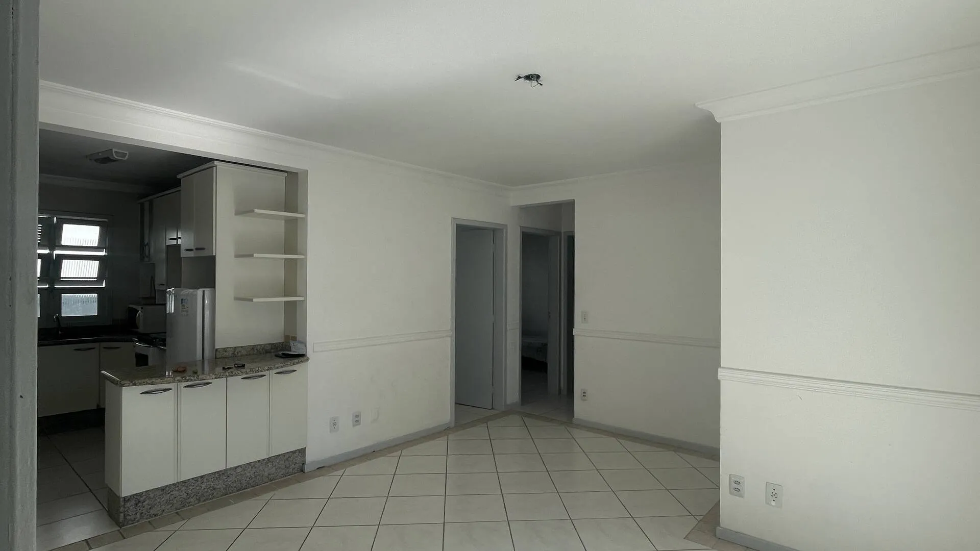 Imagem Apartamento Térreo à Venda com 3 Dormitórios em Canasvieiras - Florianópoli