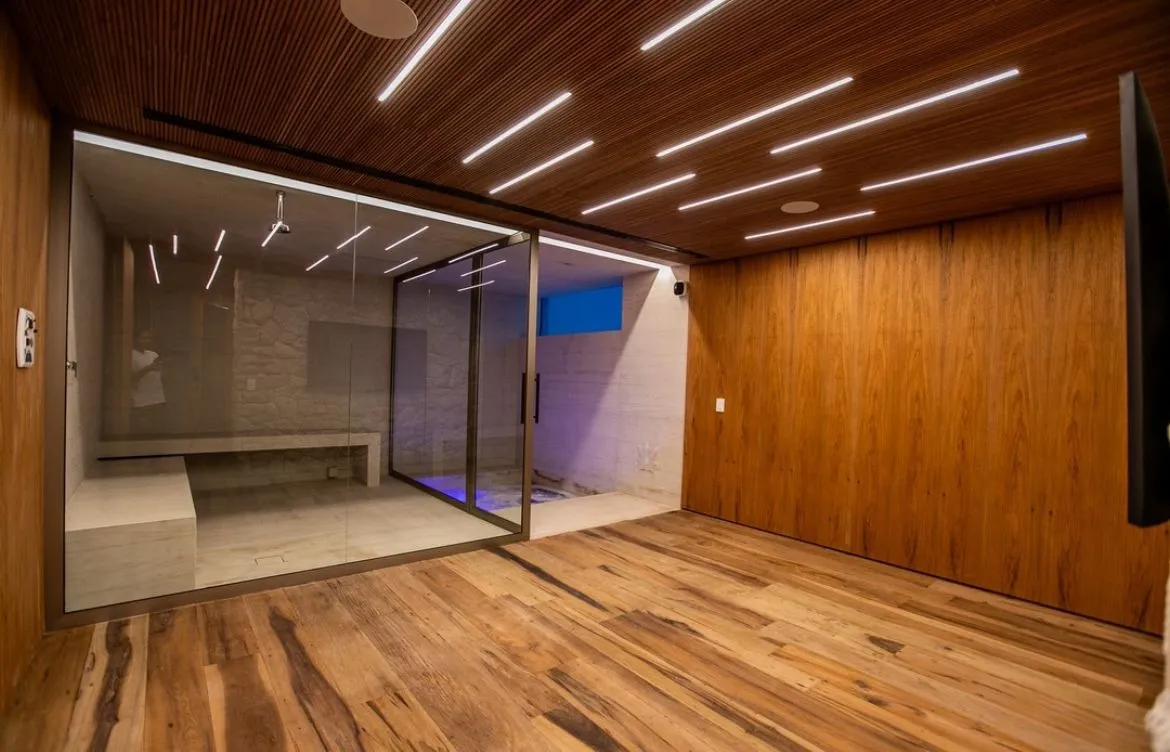 Imagem Venha conhecer essa incrível mansão de alto padrão, com 05 suítes amplas e luxuosas, todas com closets para um maior conforto e praticidade.