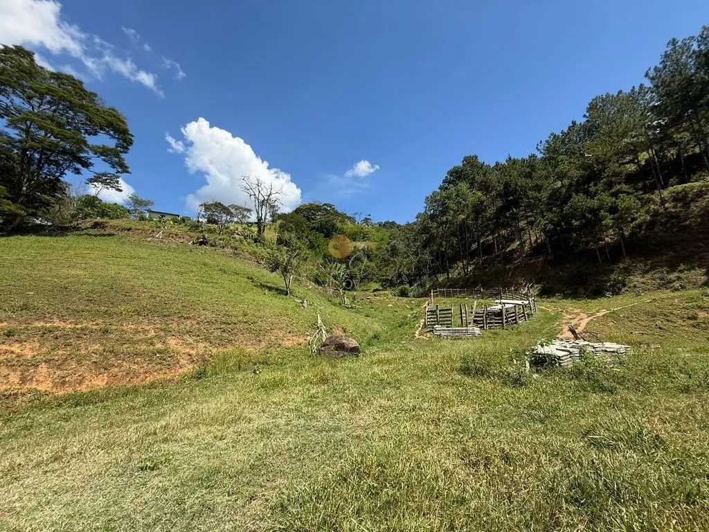 Imagem Sítio para Venda em Teresópolis / RJ no bairro Pessegueiros