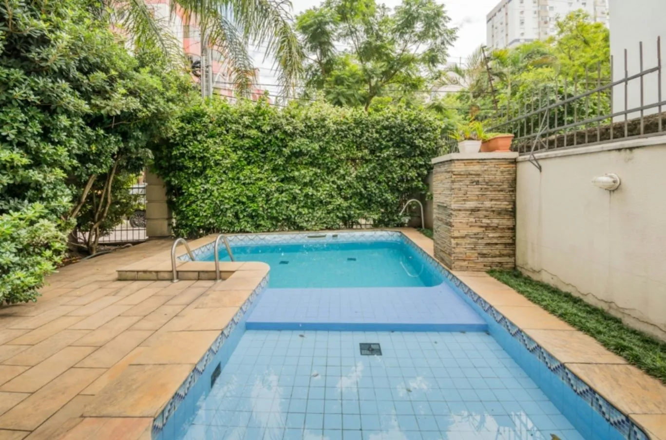 Imagem Apartamento de 3 quartos, suíte e 1 vaga de garagem no bairro Santo Antônio POA