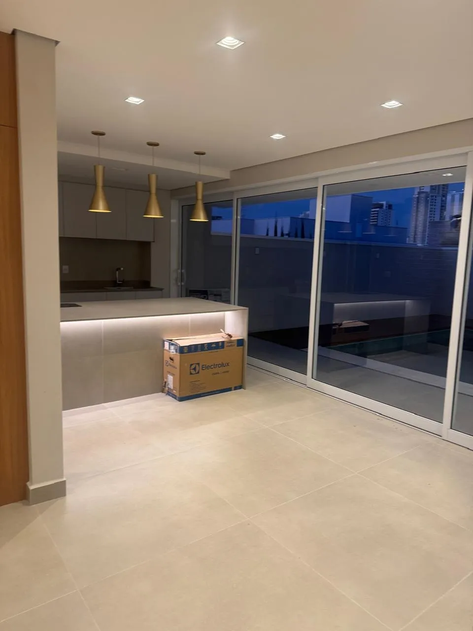Imagem Sobrado de alto padrão à venda no Condomínio Mont Blanc, Sorocaba, com 3 suítes, piscina e 280 m²