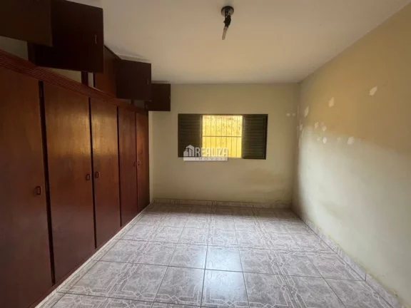 Imagem Casa de 3 dormitórios à venda no bairro Fabrício em Uberaba