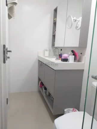 Imagem Casa triplex semi mobiliada com 3 suítes, no Centro de Balneário Camboriú