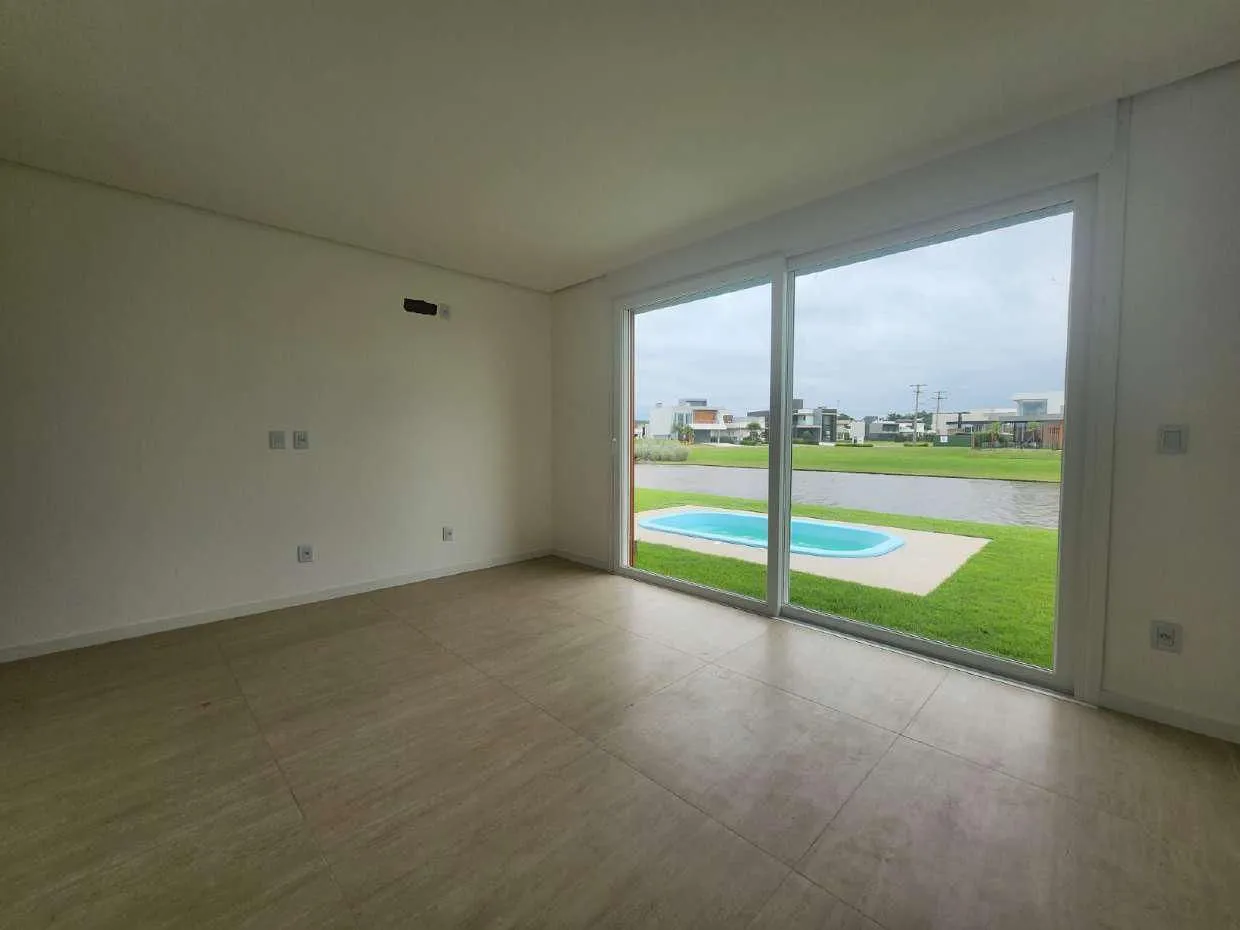 Imagem Casa de condomínio à venda em Torres, Centro, com 4 quartos, 209m2
