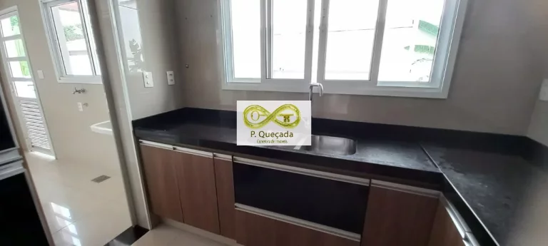 Imagem Casa com 03 suítes disponível para locação!