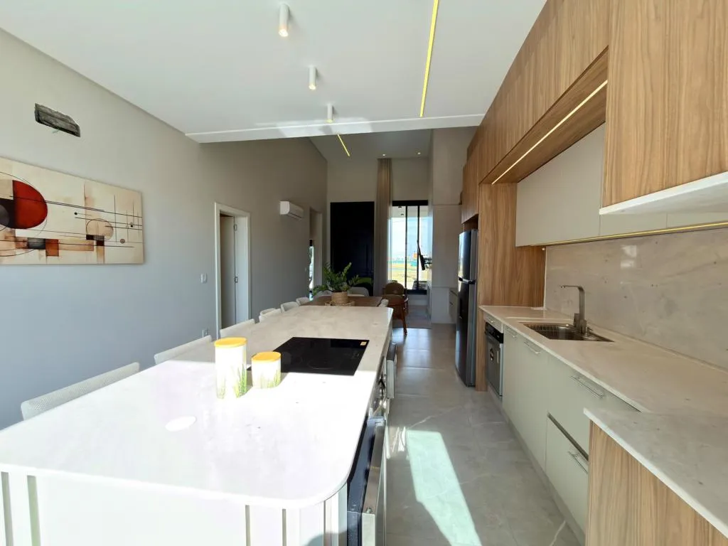 Imagem Casa em Condominio 4 Dormitórios - Bairro Centro