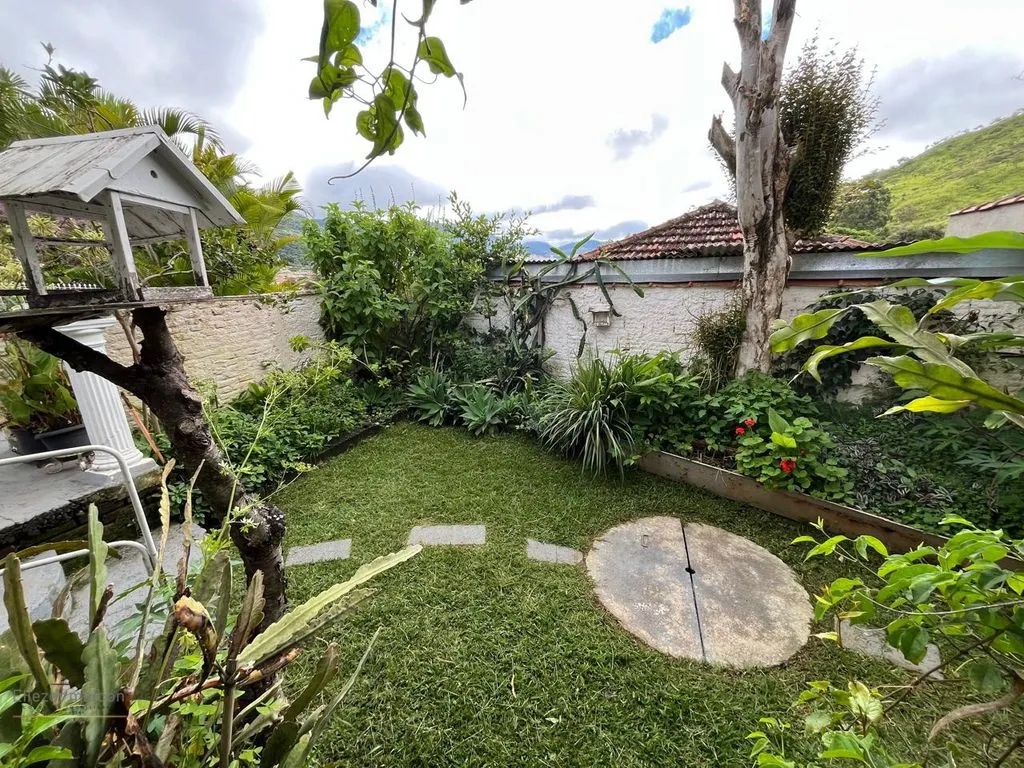 Imagem Casa com quintal a venda no bairro São Geraldo em Poços de Caldas - mg