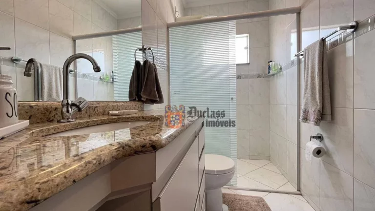 Imagem Sobrado com 3 dormitórios à venda, 180 m² por R$ 1.030.000 - Jardim Hípica Pinheiro - Taubaté/SP