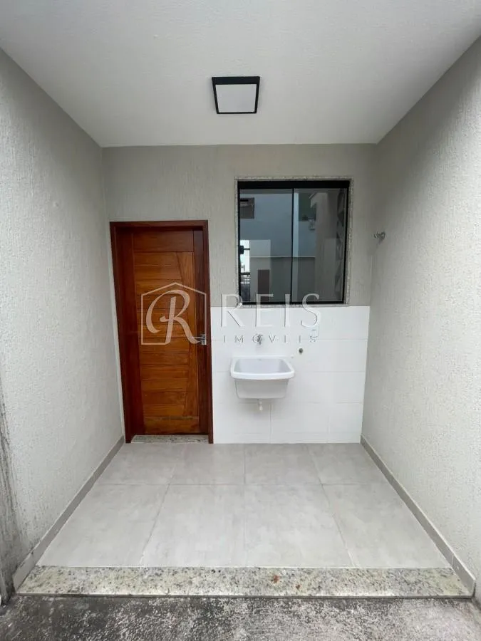 Imagem Casa para Venda em Rio das Ostras, Atlântica, 3 dormitórios, 1 suíte, 2 banheiros, 1 vaga