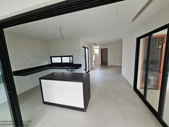 Imagem Casa de luxo em condomínio à venda em Catu de Abrantes, Camaçari-BA: 4 quartos, 4 suítes, 3 salas e 156m². Chegou a sua vez!