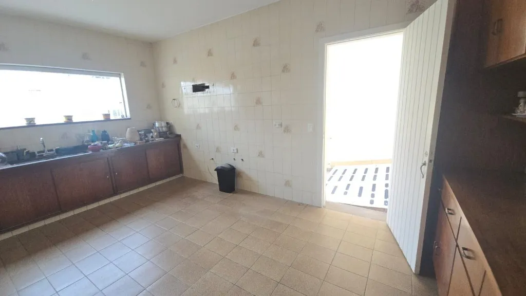 Imagem Imperdível: Casa à venda em São Paulo-SP, Jardim Londrina - 3 quartos, 1 suíte, 3 banheiros, 2 vagas de garagem - 181m².