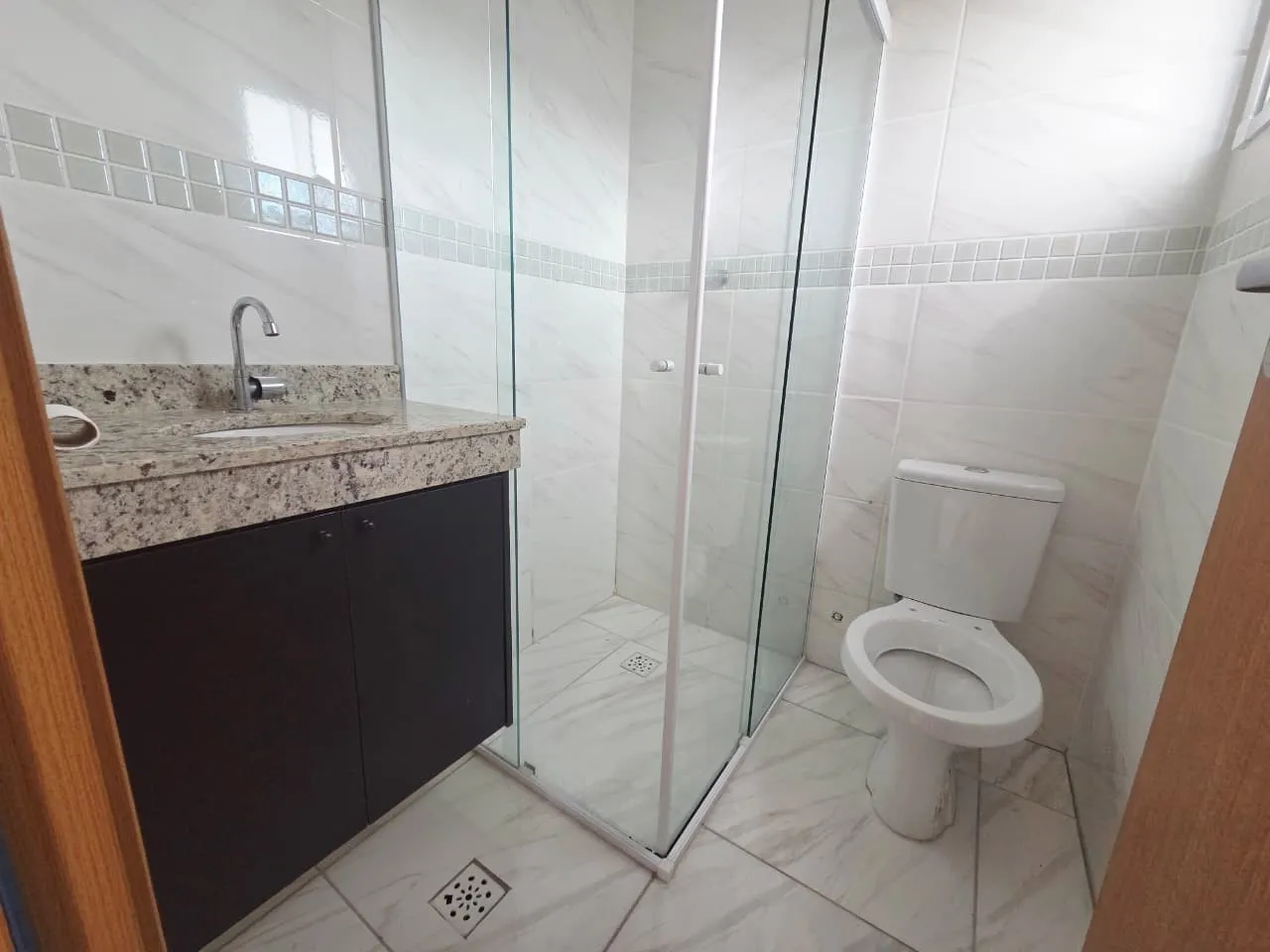 Imagem Apartamento para Venda em Praia Grande, Guilhermina, 2 dormitórios, 2 suítes, 1 banheiro, 1 vaga