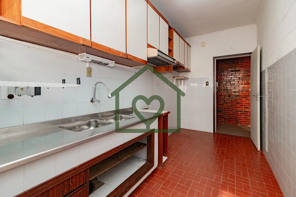 Imagem Apartamento de frente, com 3 dormitórios e três sacadas, sendo nos 2 dormitorios e na sala, propor...