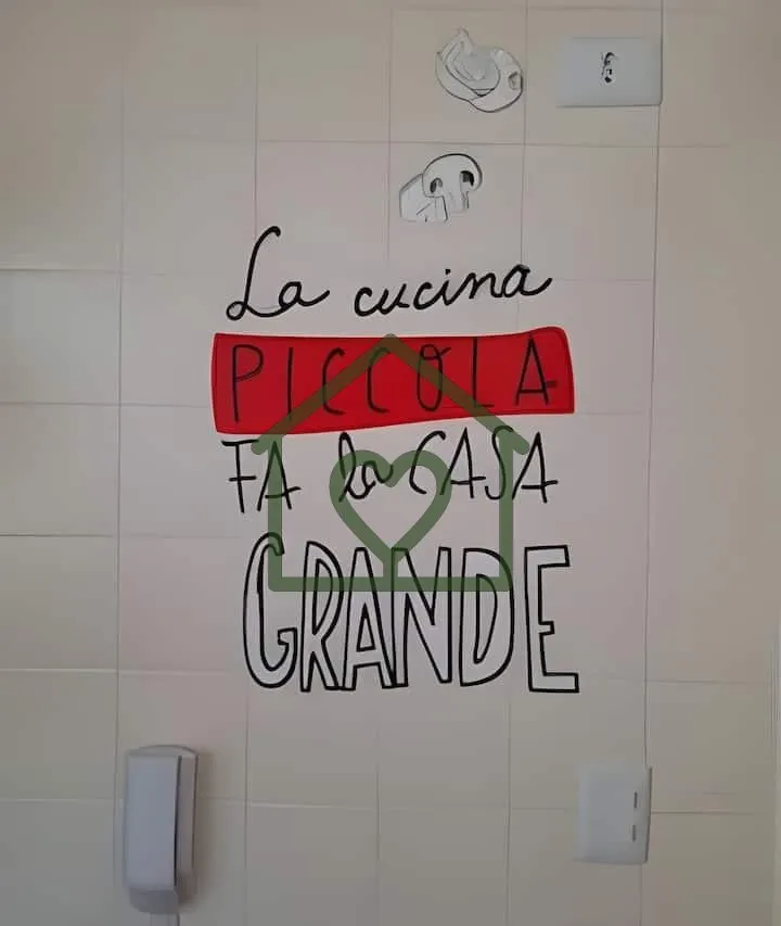 Imagem Apartamento térreo elevado, de frente e recuado, localizado em prédio com belos jardins. O imóvel...