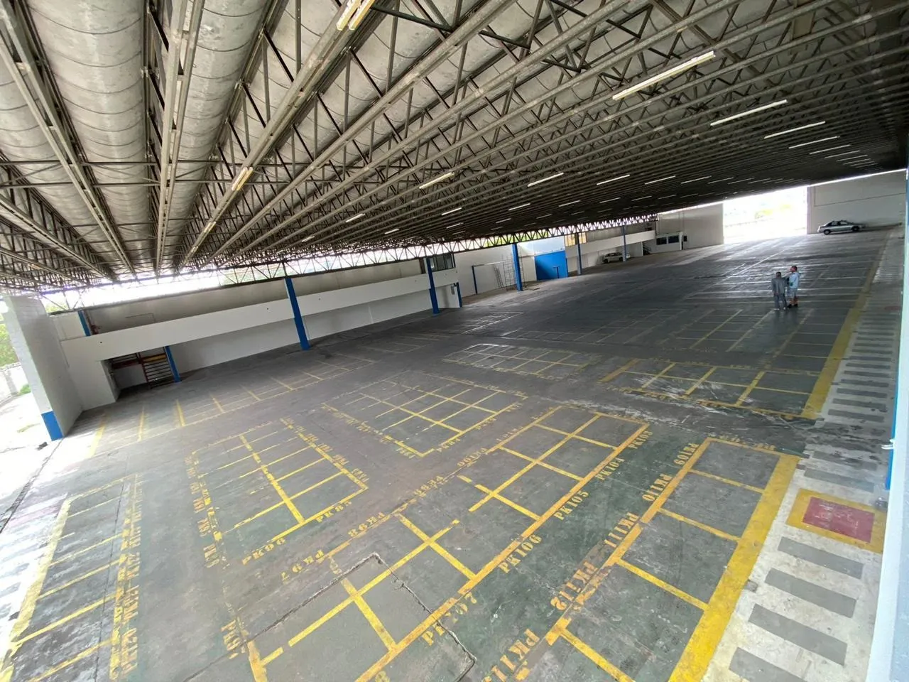 Imagem Salão Comercial à Venda em Sorocaba-SP no Bairro Parque Santa Isabel: 2 Salas, 2 Banheiros, 811m² de Área