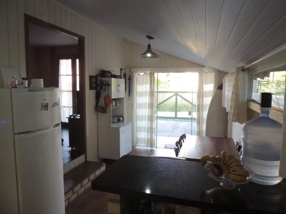 Imagem Linda Casa de 2 Quartos na Praia do Rosa, Imbituba-SC - Excelente Oportunidade!