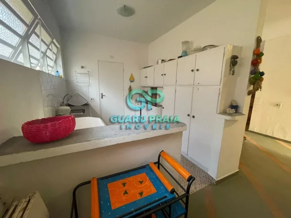 Imagem Casa ampla, térrea, 3 dormitórios sendo 2 suítes, sala para 2 ambientes com lareira, lavabo, cozinha, área de serviço, despensa