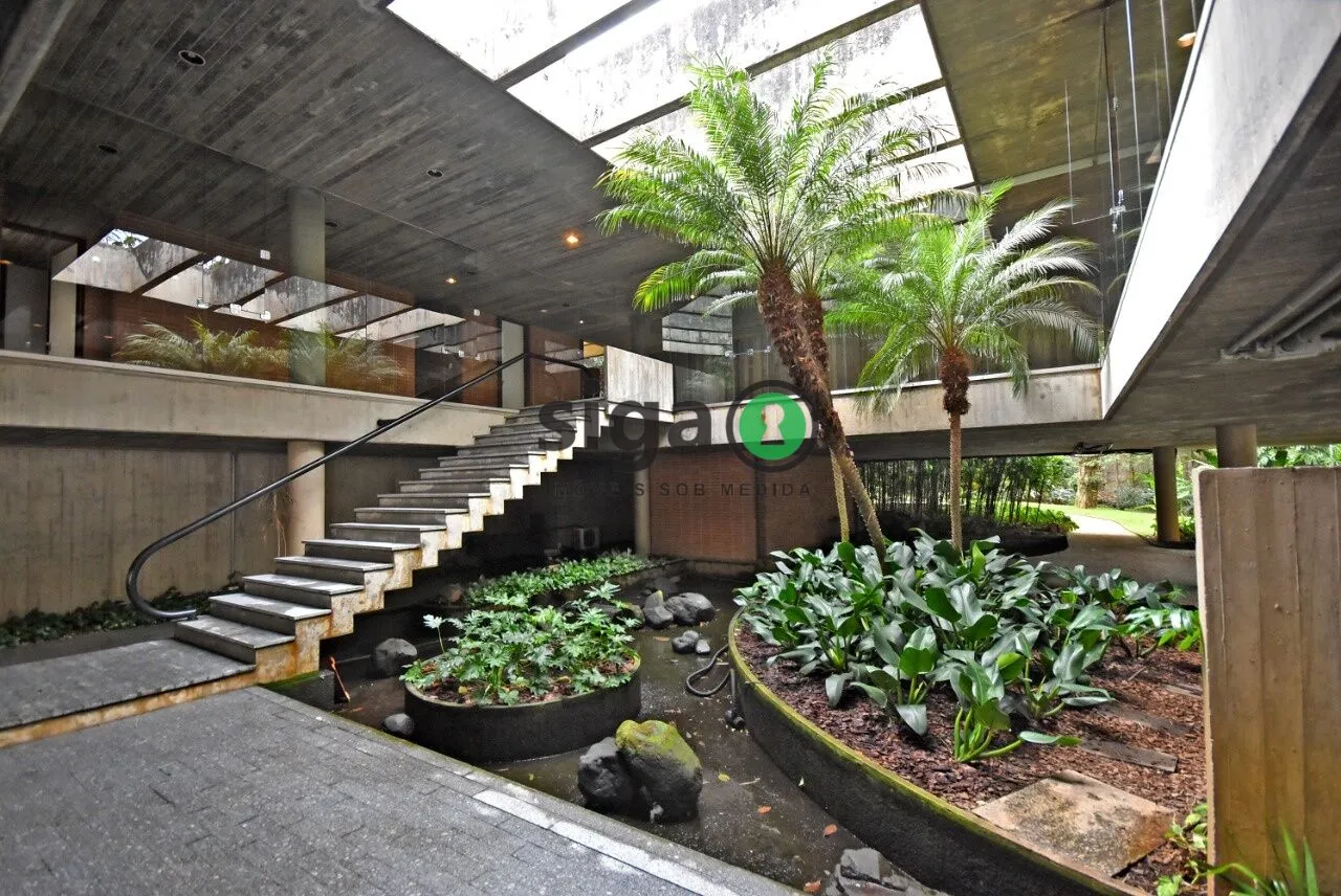 Imagem UMA CASA ICÔNICA NA CIDADE JARDIM | 976 m² | ARQUITETURA ATEMPORAL EM MEIO AO VERDE