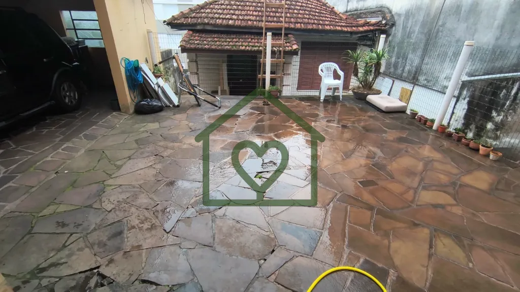 Imagem Ótima oportunidade no bairro Petrópolis. Terreno em declive com 9,90 metros de frente por 33,00 me...