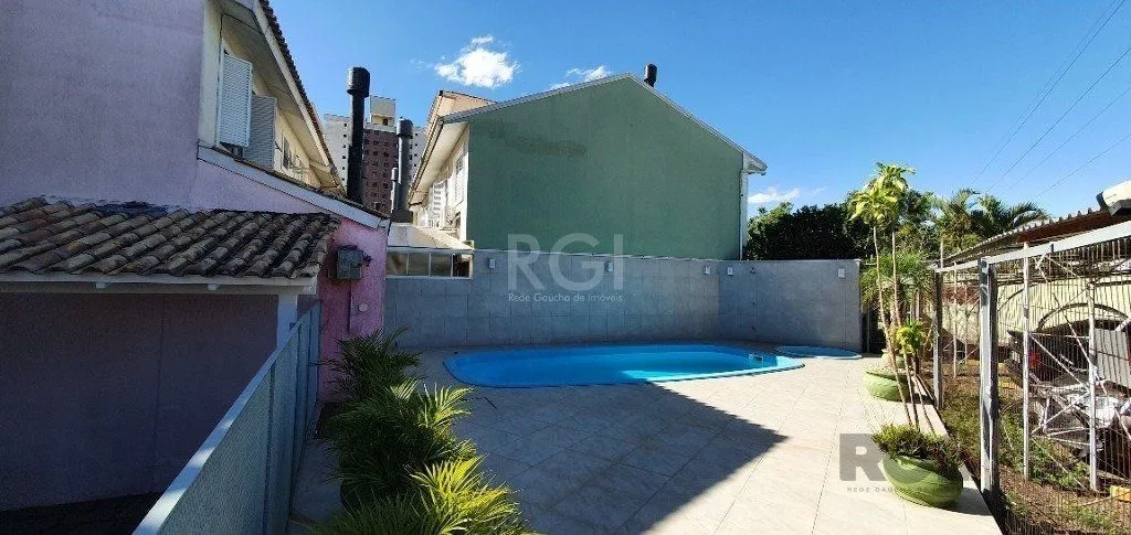 Imagem Casa em condomínio no Sarandi de 2d vaga e infra